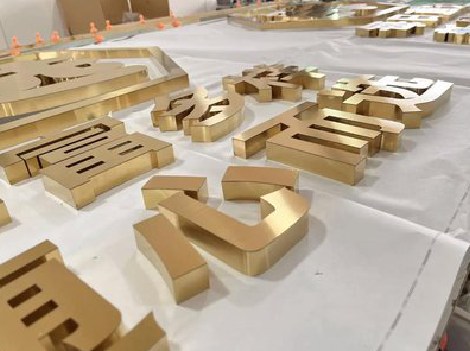 永康拉丝不锈钢字的特点。